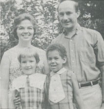 Alan and Marilyn Wright with their daughters, Carol and Joanne.